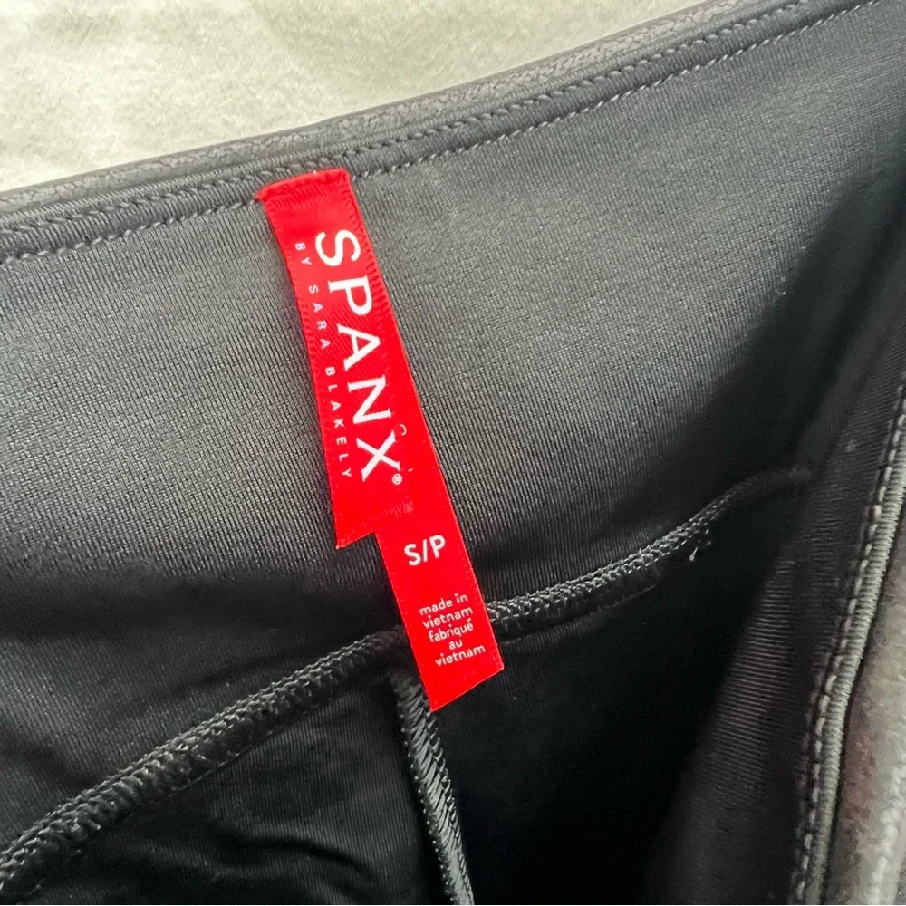 SPANX black faux leather leggings with stripe detail. - Picture 8 of 11